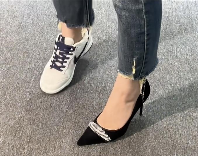 每天分享一句感悟圈子就是梯子！平台就是舞台！同样的一根木头，一分为二，一半做了菩