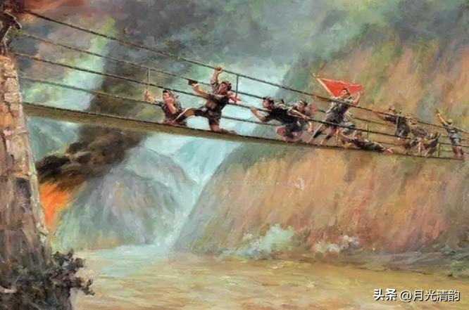 1935年5月，红四团以每天二百四十里的急行军速度赶到泸定桥西岸，面对光秃秃的铁