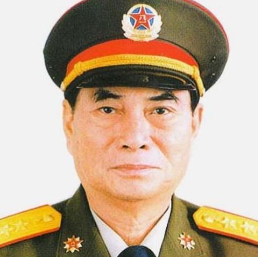 1996年时任中央军委副主席的张万年来到山西视察，在饭桌上他听到了一名部队领导的