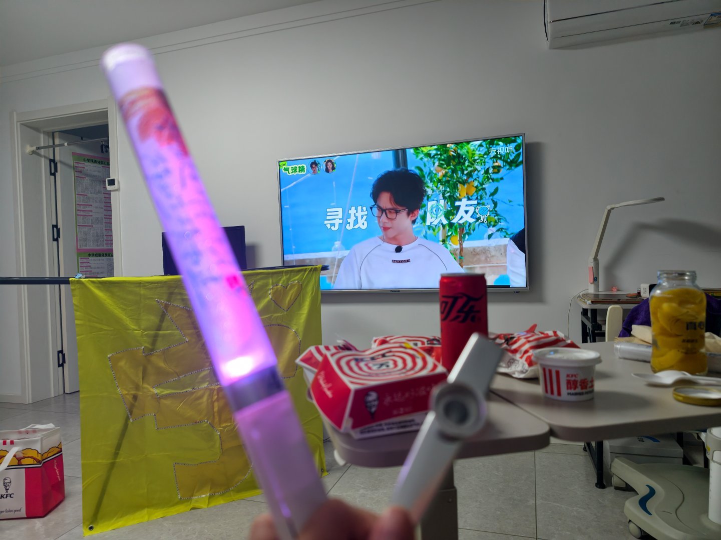 灯牌挂上了，连卡卡都翻出来了刘宇宁直播
