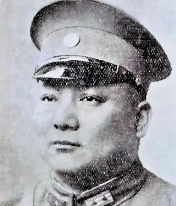 1938年，国民党少将叶蓬求见陈诚，陈诚看到他的名片后，随手扔进纸篓，对副官说：