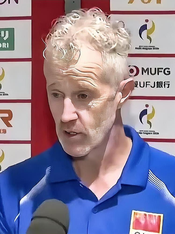 恨铁不成钢啊！半决赛2：3输给日本二队后，比利时洋帅海宁对中国男排球员在大赛中反
