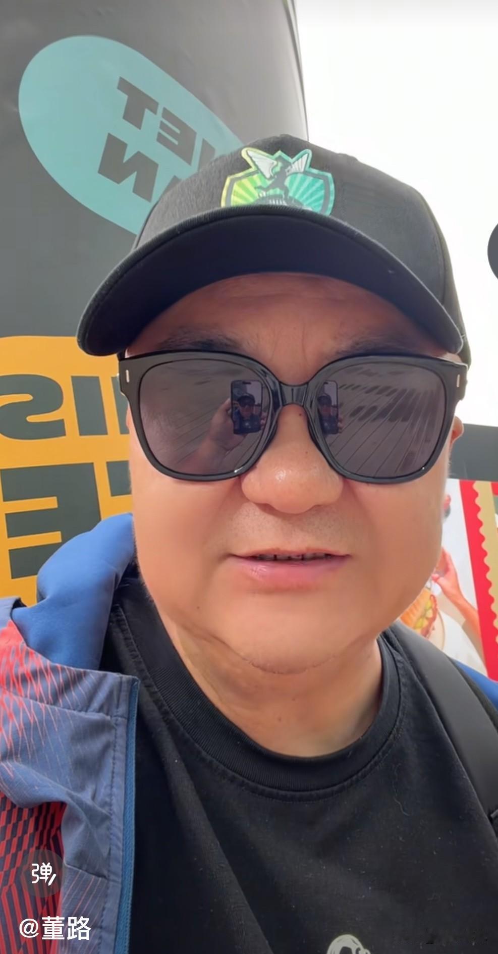 只能看运气了！

董路更新视频，吐槽欧洲廉价航空公司。

他带着足球小将们从巴塞