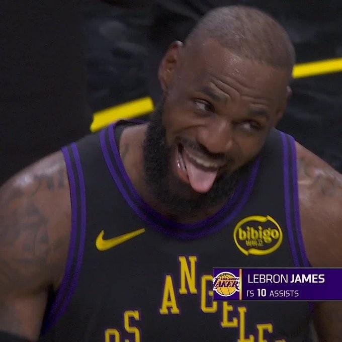 打完收工！詹姆斯11分12助攻，全场仅出手7次！

詹姆斯全场出战29分37秒，