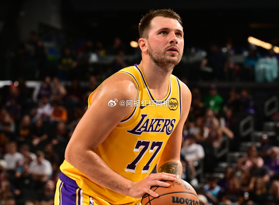 今日，NBA常规赛继续进行，湖人在主场迎战森林狼。第三节，里夫斯6投5中，投篮命