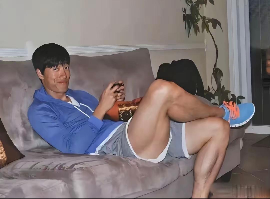 刘翔最大的业余爱好就是打游戏，但是他的前任不但反对他打游戏，还各种作，刘翔果断与