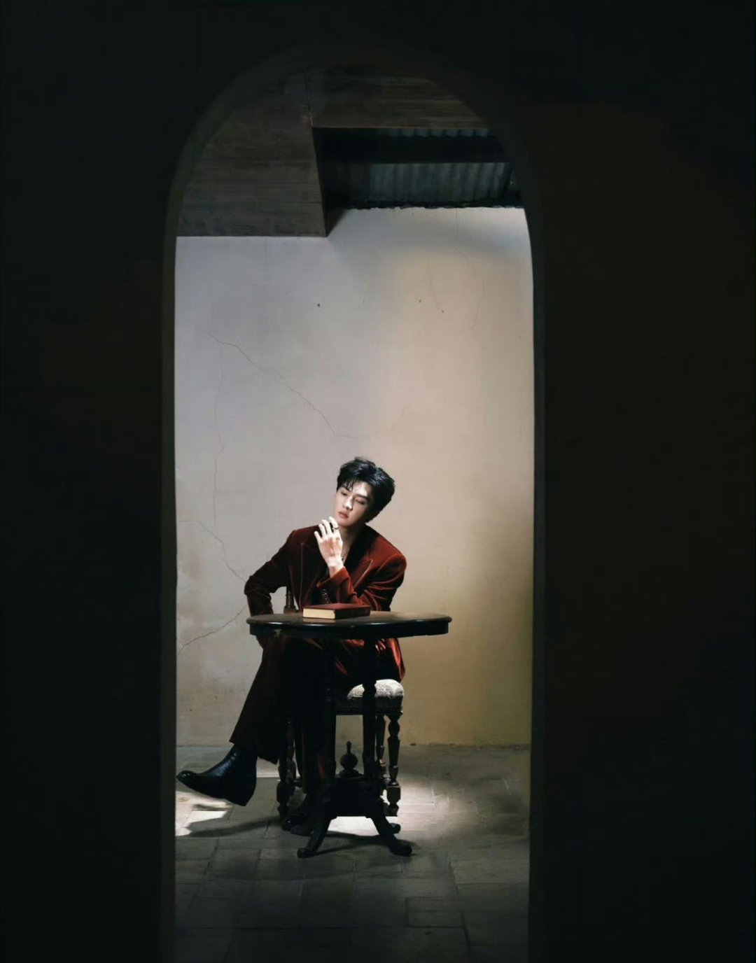 吸血鬼是陈哲远我也愿意被咬了！帅成这样，当吸血鬼眷属我也心甘情愿～ 