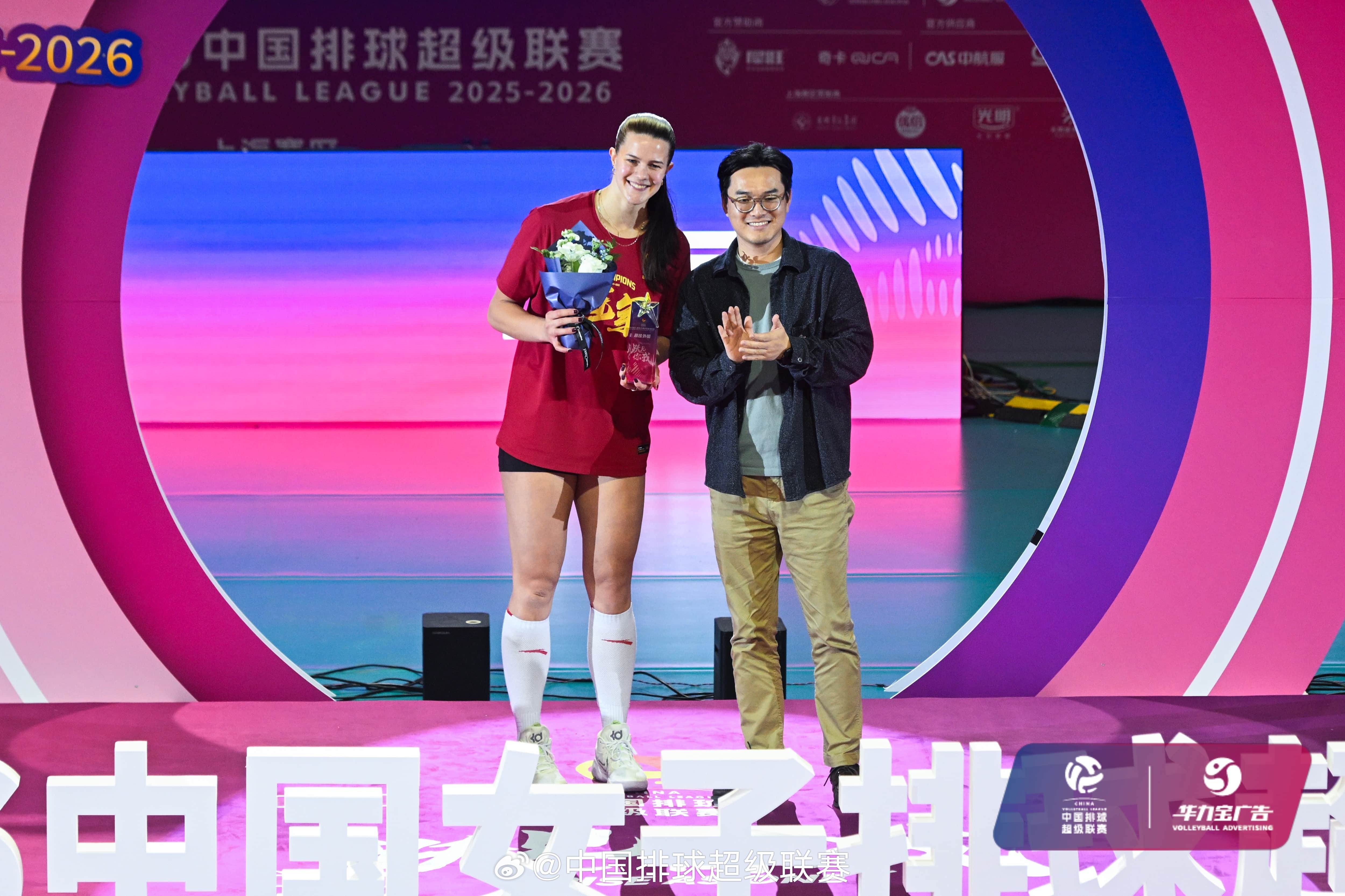 #蔡斌女排超级联赛最佳教练# 25-26赛季中国女子排球超级联赛落下大幕，上海光