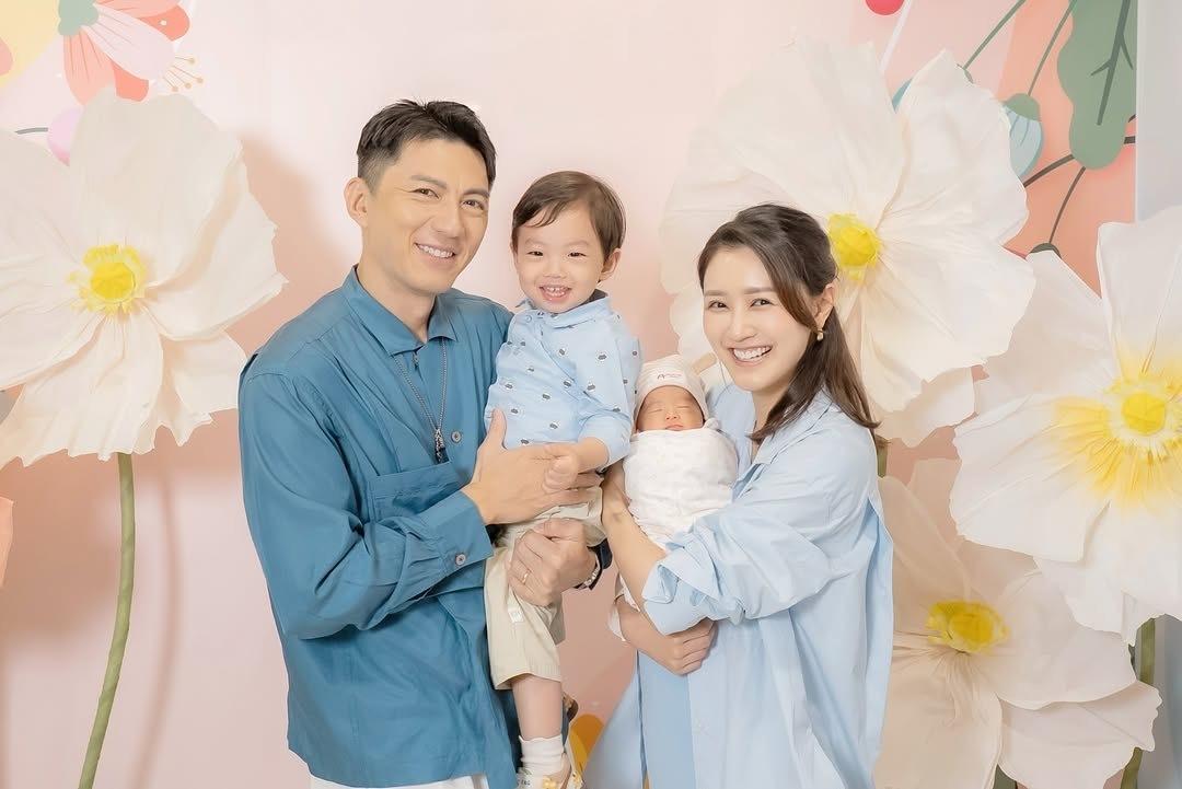 袁伟豪一家四口合照 