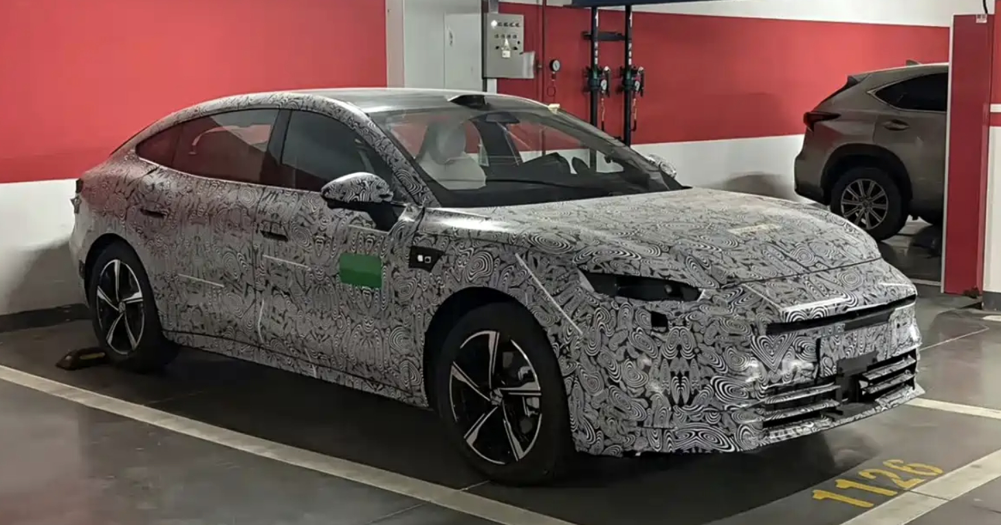 MG全新轿车谍照！轿跑设计+激光雷达，预计将命名为MG07，就侧颜来看，大家给这