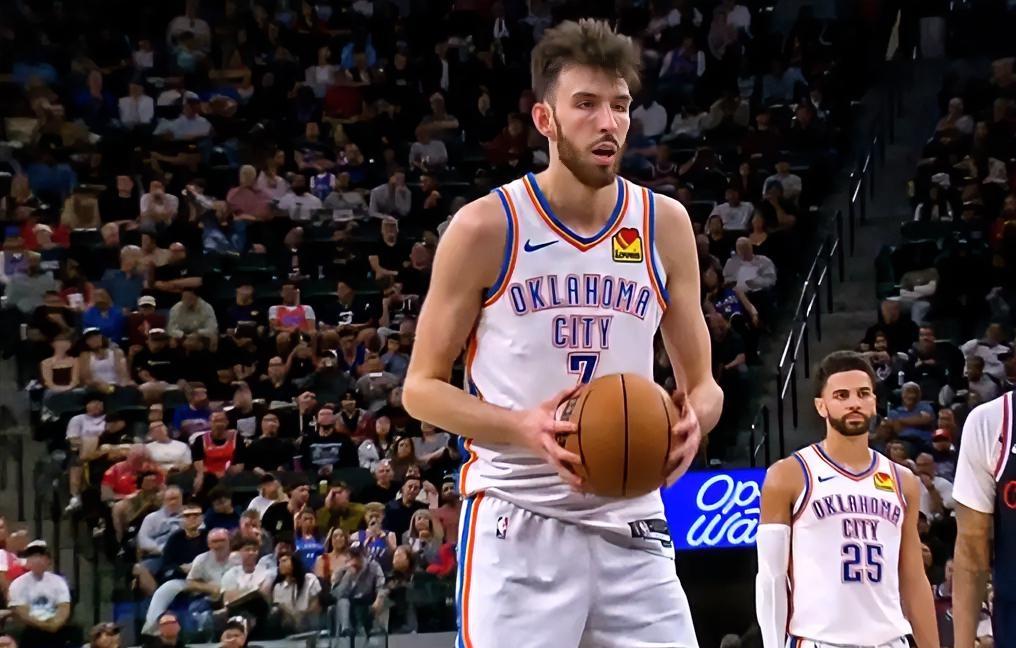 差距一目了然！本场比赛，洛佩斯和霍姆格伦的表现完全不在一个档次！
 
霍姆格伦：