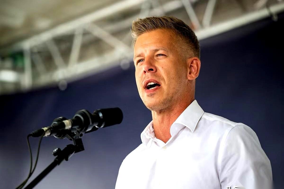 匈牙利新总理马扎尔，刚一上台，就把话挑明了。
他对着俄罗斯的方向甩出一句硬话：“