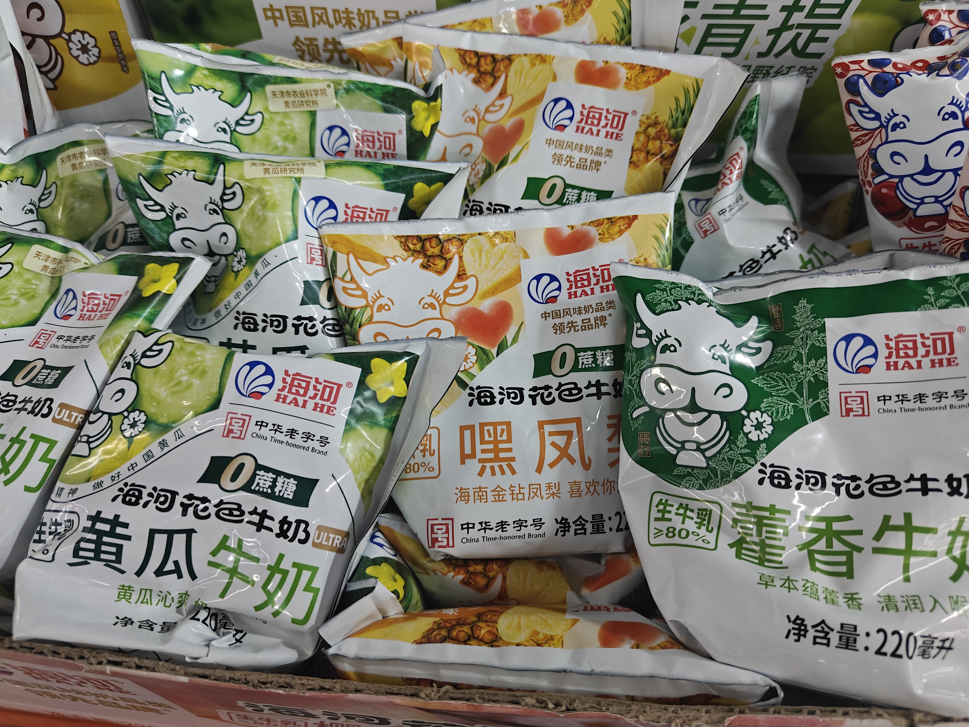 翻相册才想起来下午想喝袋奶结果发现海河竟然出了这么多雷霆口味 