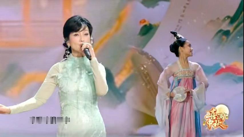 赵雅芝叶童同台不同框中秋月圆，迎来一场特别的重逢！赵雅芝叶童出席同场活动，同台不
