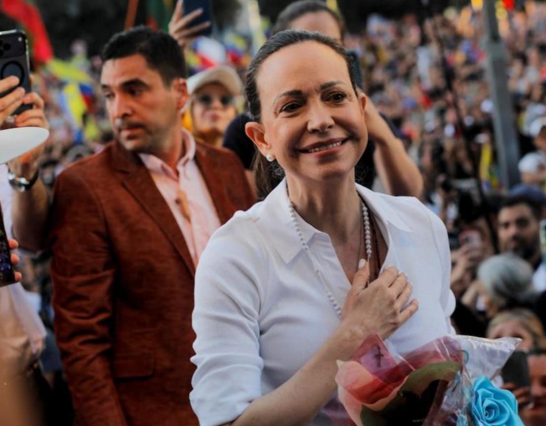 对我而言，获得这枚奖章是莫大的荣幸！

当我双手接过这枚奖章时，指尖触到它冰凉又