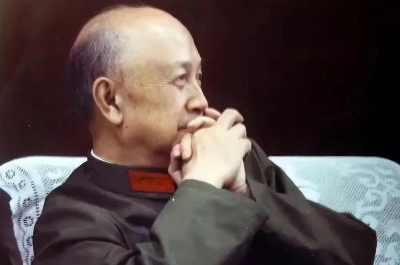 1985年，钱学森气愤地表示：这是美国佬在耍花招，我绝不会中计。那时候钱学森已经