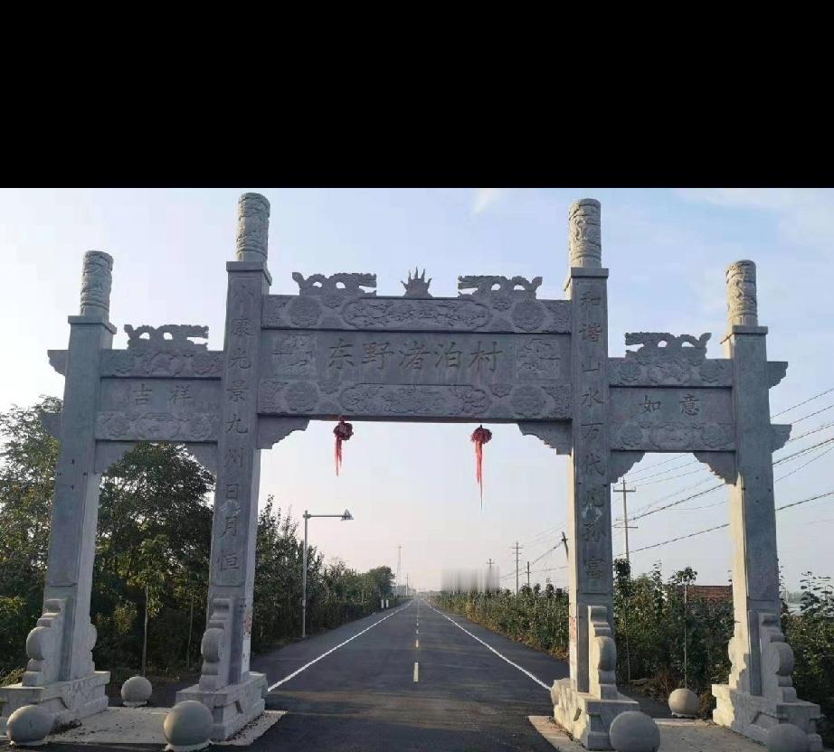 青岛莱西市河头店镇东野渚泊村旧村开始拆除了！村民们分到的回迁房在河头店镇中心中学