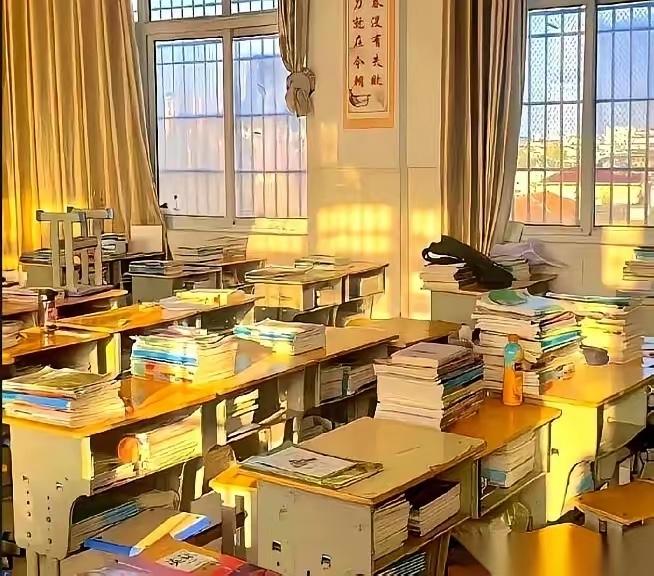 教育部这纸通知，直接打碎了靠分班焦虑牟利的美梦，守住了教育最该有的公平底色。
中