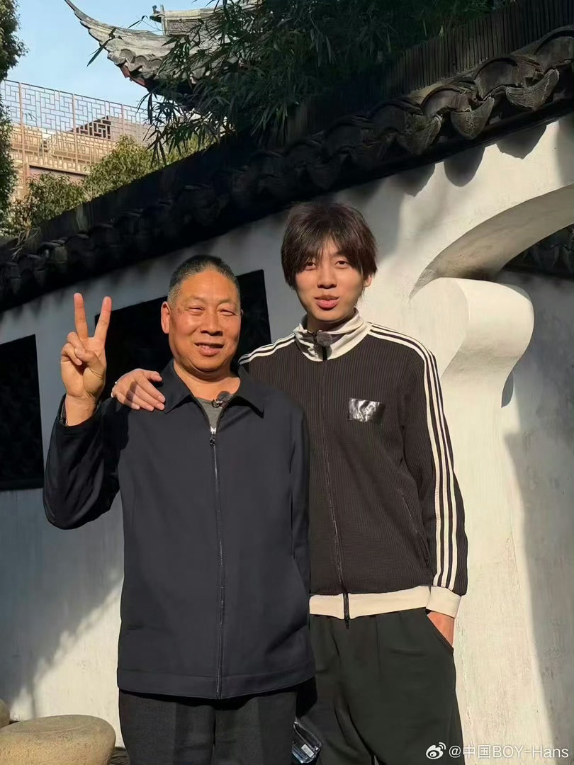 陆虎看中国boy和爸爸相处哭了中国boy爸爸用烧水壶煮意面 父子俩的相处看得人心