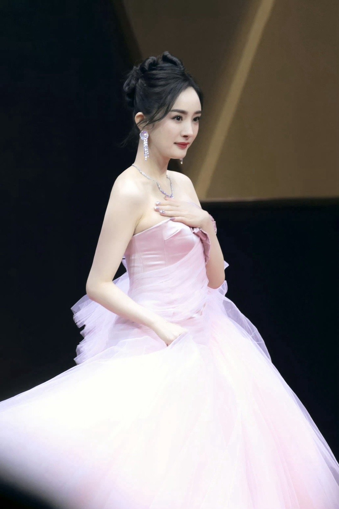 #杨幂李现四年前旧照#突然考古到杨幂跟李现四年前的旧照[憧憬]豪门姐弟既视感[赢