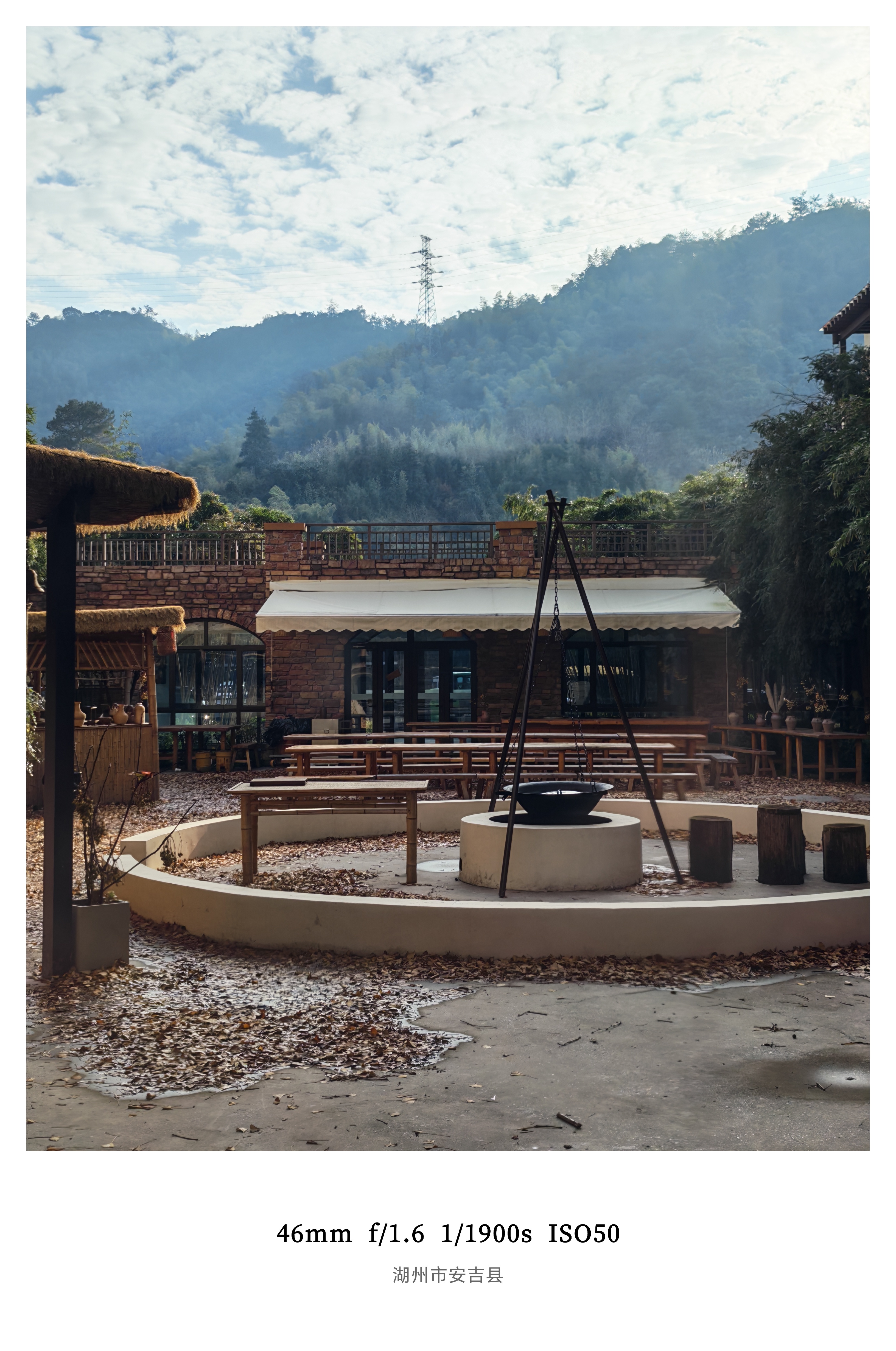 朋友们早上好呀！好久没有起这么早试驾今天的车有点意思，硬派造型，价格无敌能猜到吧