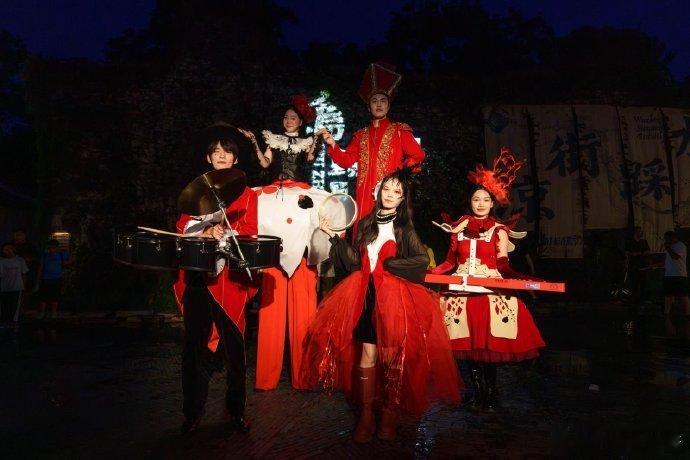 来乌镇过一个不俗的夏天 今年夏天避暑首选直接锁定乌镇，长达四十二天的消夏嘉年华随