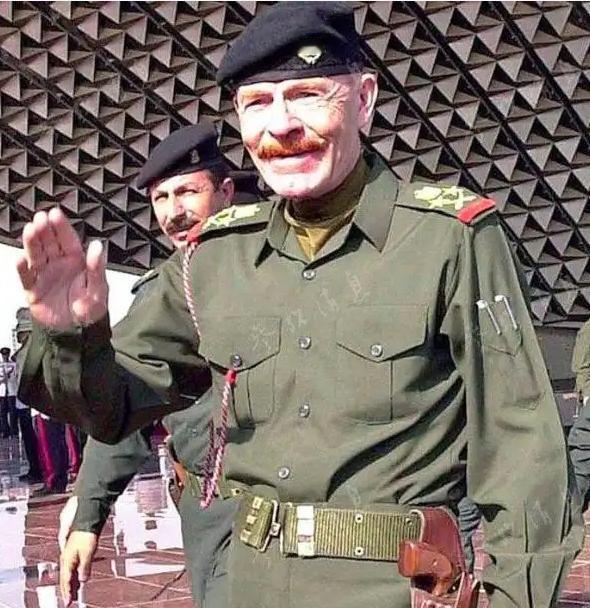 萨达姆最忠心手下暗中潜伏，发誓向美国复仇，12年间杀死数千美军。此人被称之为“红