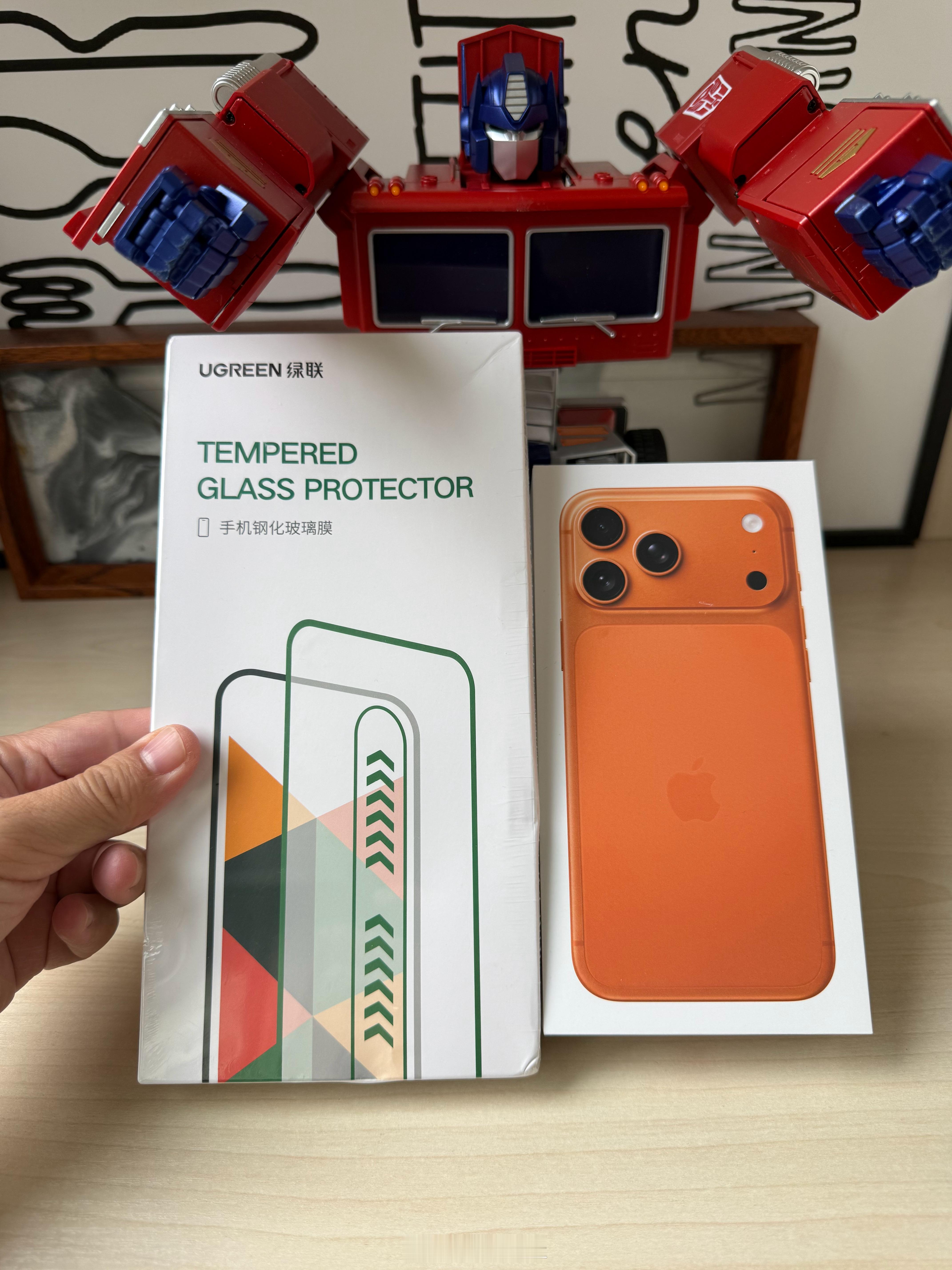 今天手机到了，第一件事就是贴个膜，这款iphone17专用AR增透康宁膜确实给力