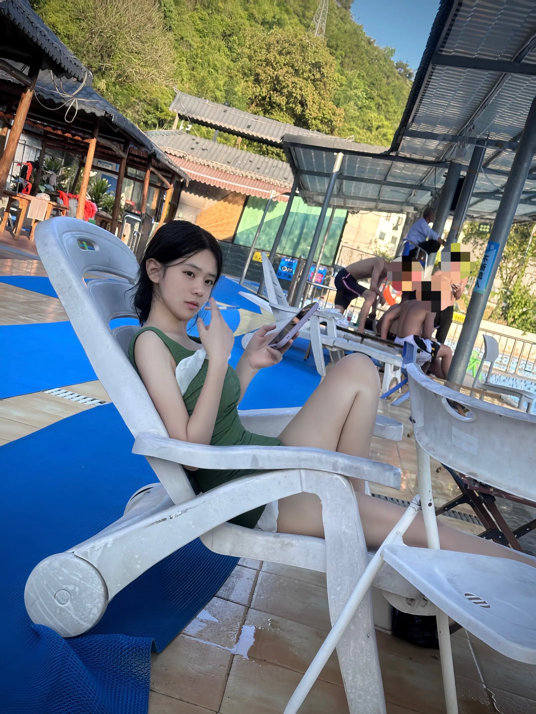 其实我知道 男人确实喜欢我这样的长相 清纯却烟酒缠身 他们会喜欢我的可...