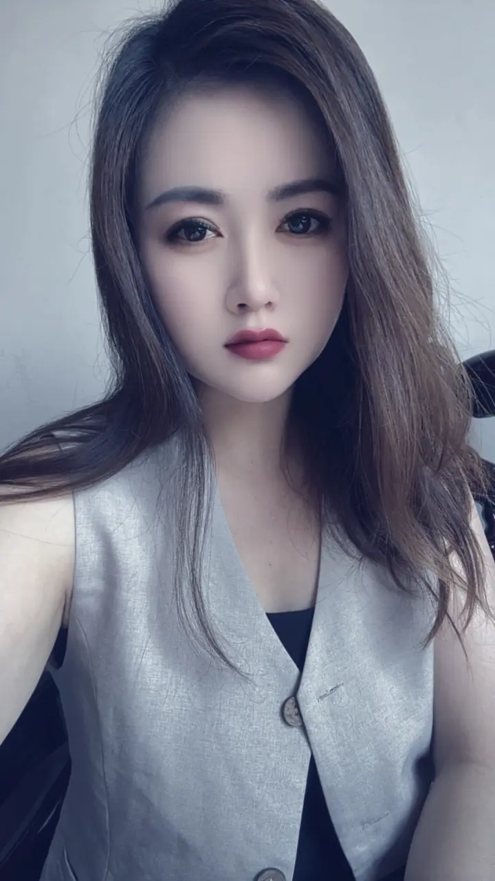 最近学到一个新词叫：“情绪冷漠症”。 大概是说：平时说话很温柔，表面上...
