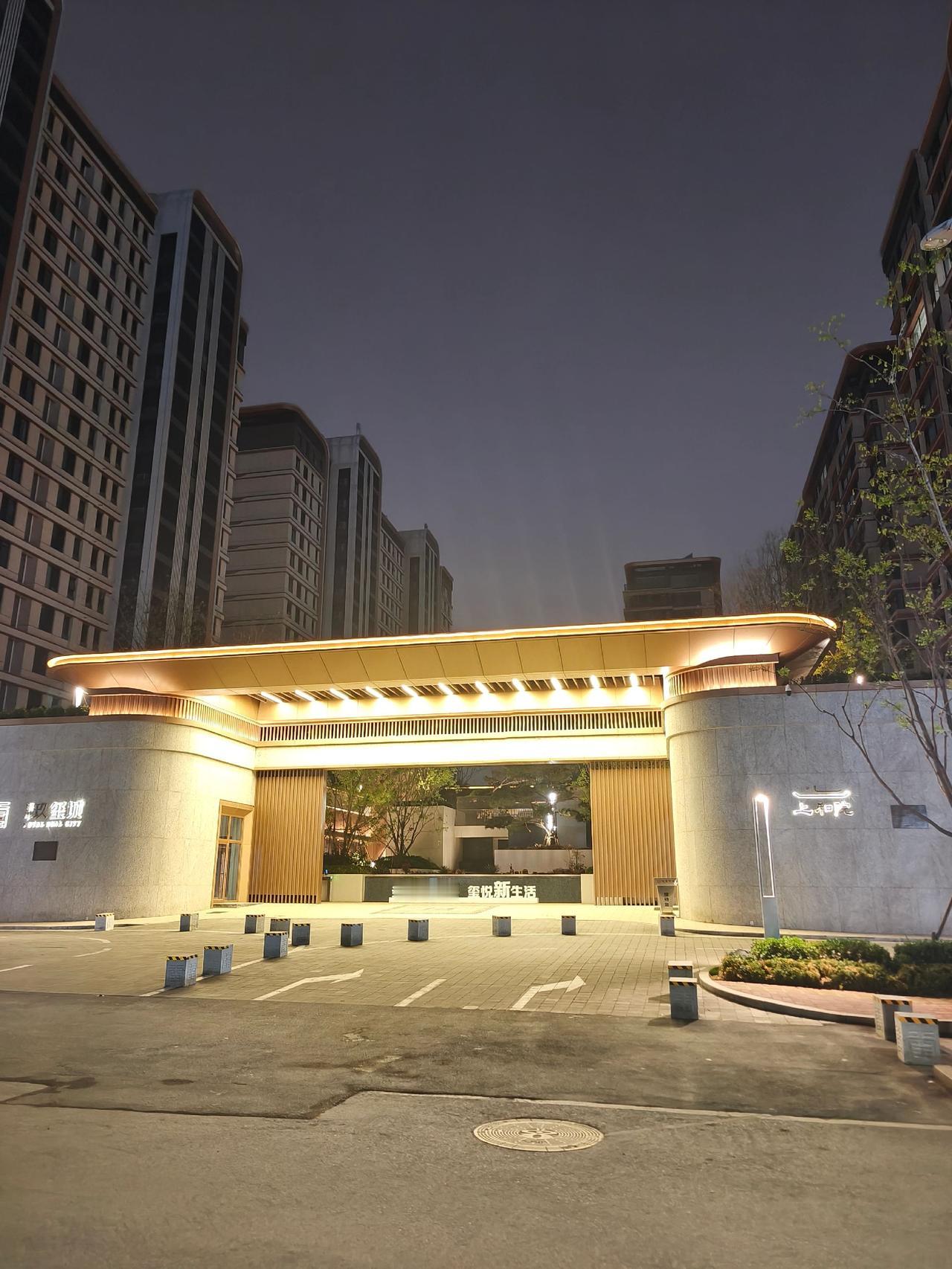 晚上11点了才忙完，在银丰玖玺城六期上和院门口发的这条抖音！因为这位粉丝明天就要