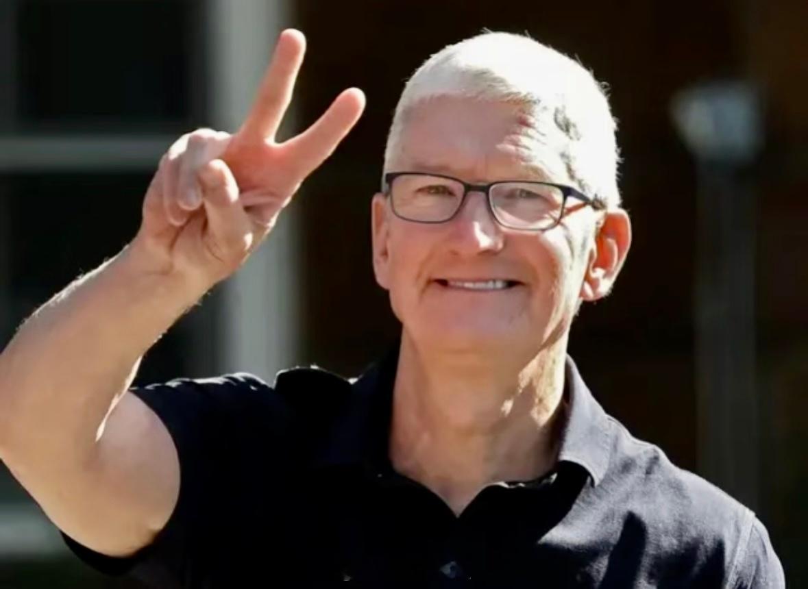 库克：在中国智能手机最畅销排行榜中，iPhone占据前三名额，而且 Mac、iP