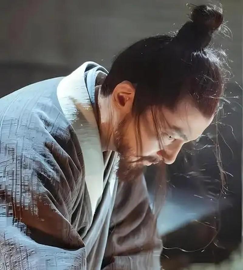 于谦被斩那天，锦衣卫奉命去抄家，翻遍整座宅子，什么值钱的都没有。正室的门锁着，撬