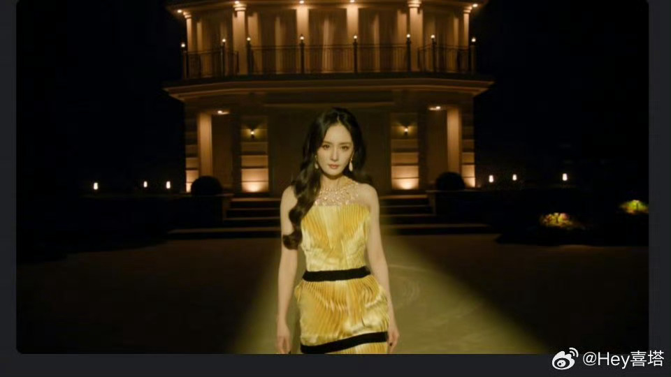 杨幂VOGUE开场好美VOGUE杨幂开场好美我天哪！！太美了吧也！！！杨幂[超话