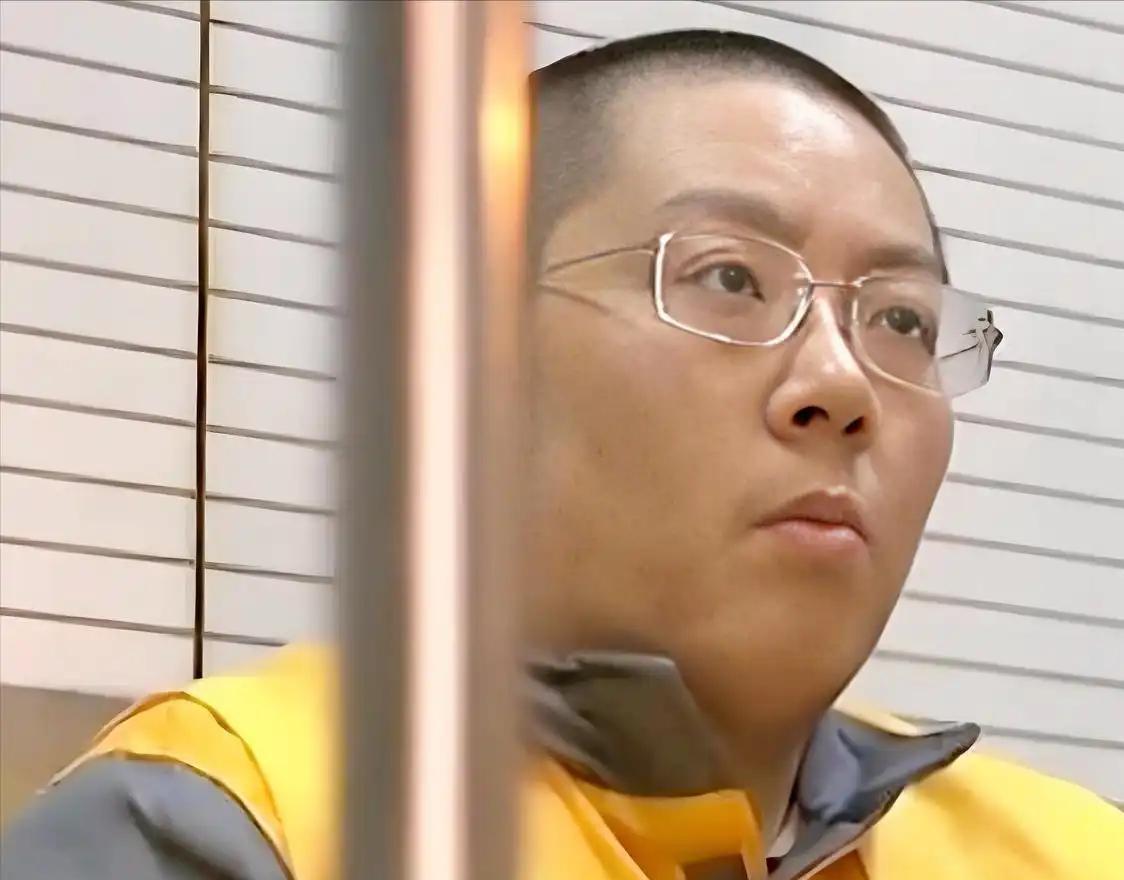 疯狂的e租宝：18个月掏空90万人762亿，老板挥霍到极致
 
谁也想不到，曾经