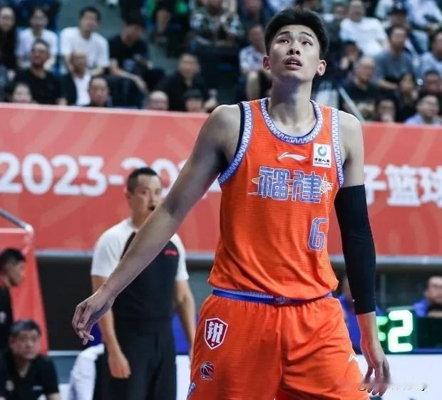 谁能想到！弱旅福建队竟然在跨年夜终结新疆队的12连胜，这3位球员功不可没。

1