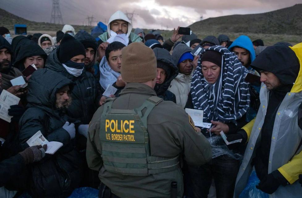 美国遣返非法移民为何坚决不收？
这回最崩溃的，恐怕不是偷渡客，而是美国ICE自己