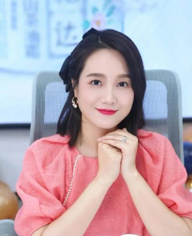 朱丹 内娱顶级语言艺术家 朱丹毕业于浙江传媒学院播音主持专业，曾以《我爱记歌词》
