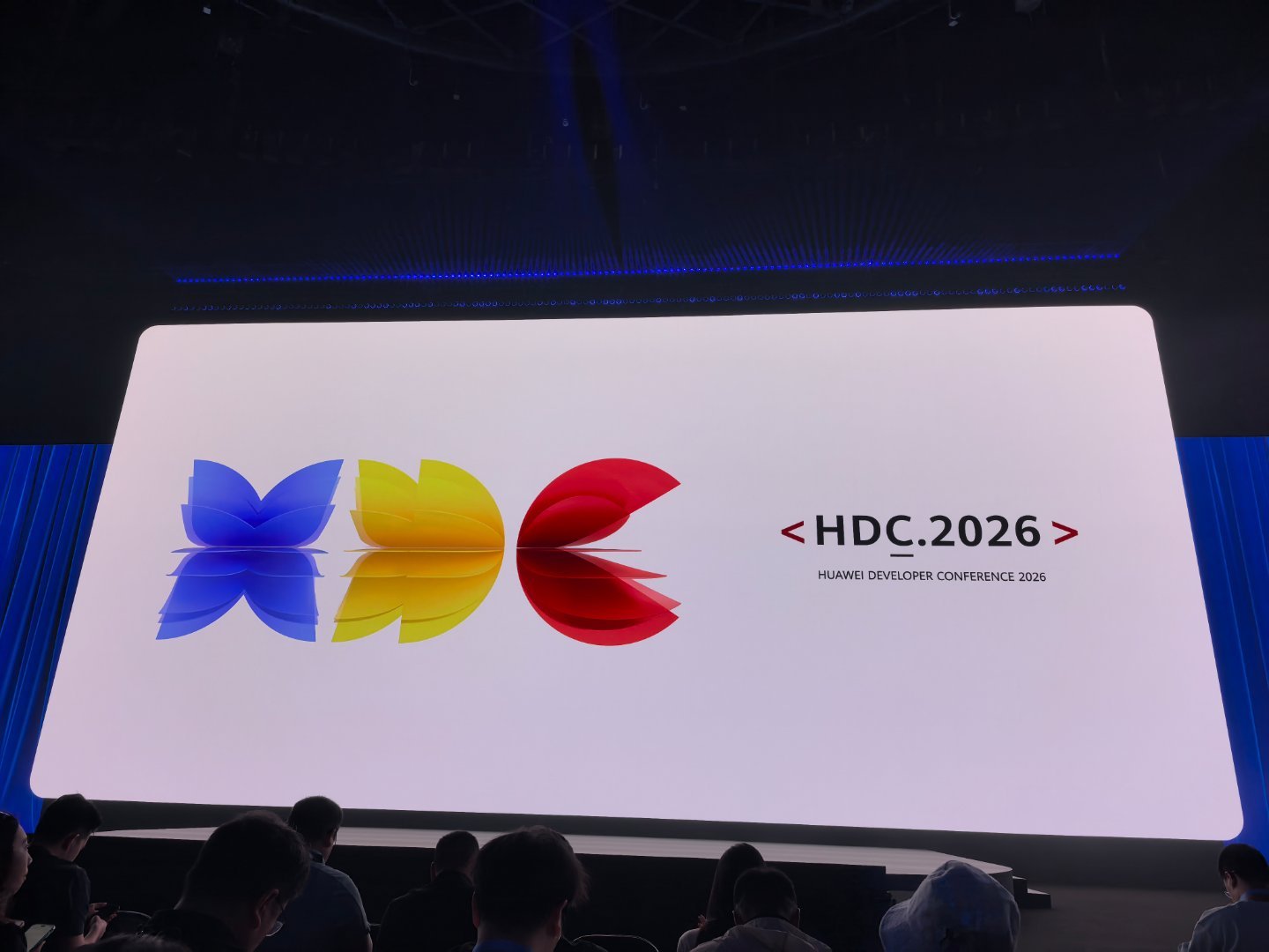 一年一度的HDC，今年坐内场了！几个亮点：直播机位由Pura 90系列直接提供，