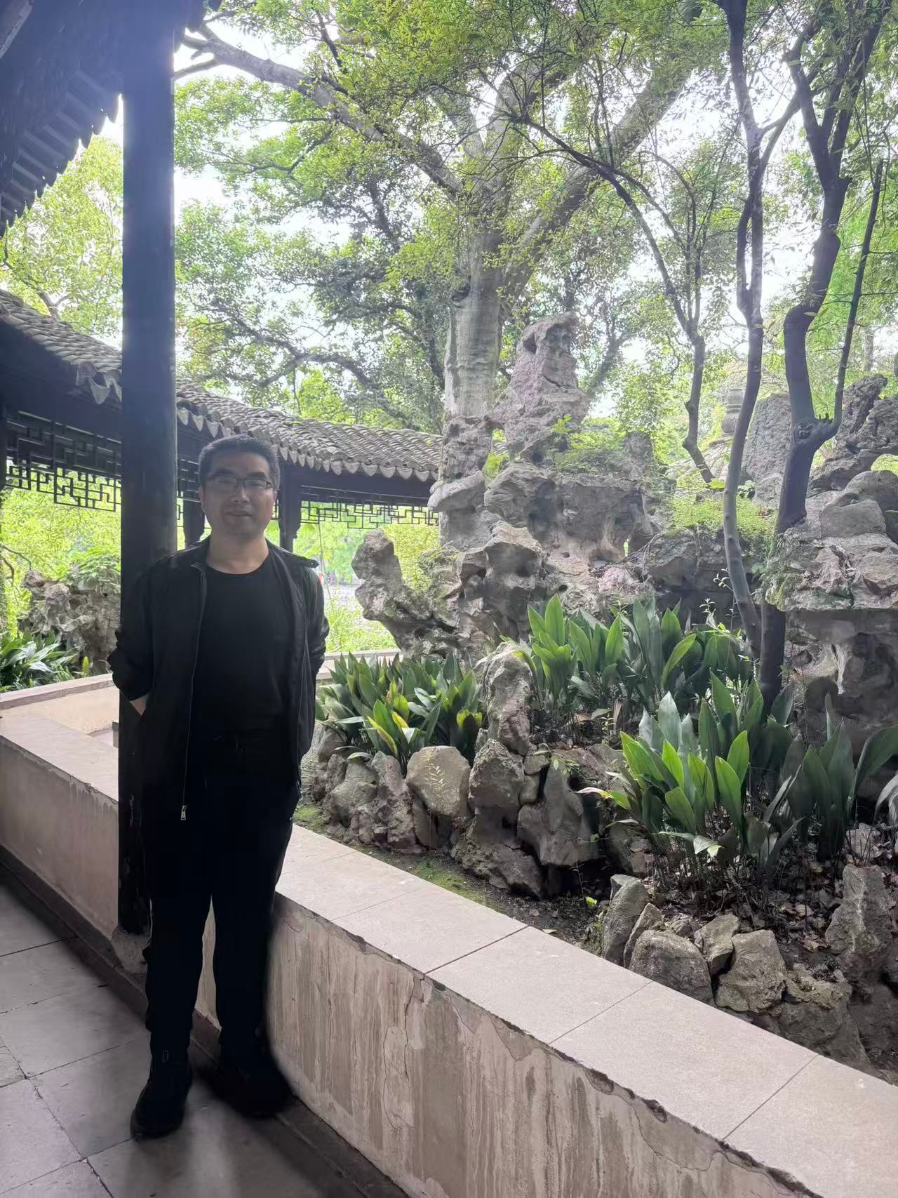 AI现在我认为最大的两个投资方向，一个是claude，势不可挡，一个是电力，我最