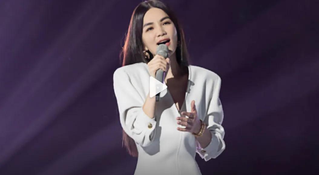 1
《乘风2023》开播，第一期没有竞技，只有初舞台，是姐姐们的首秀。
其实初舞