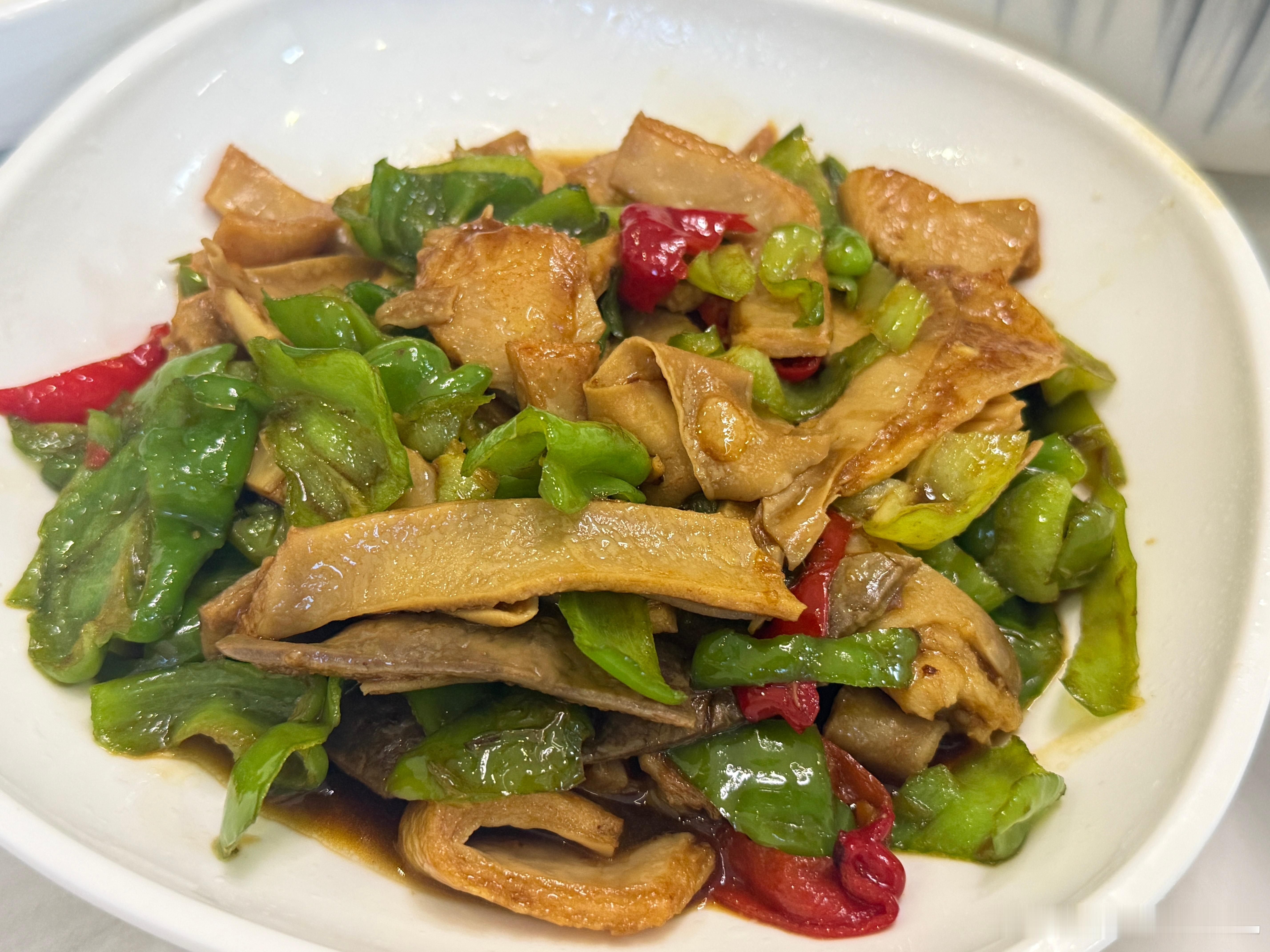 青椒炒猪肚，香的咧
