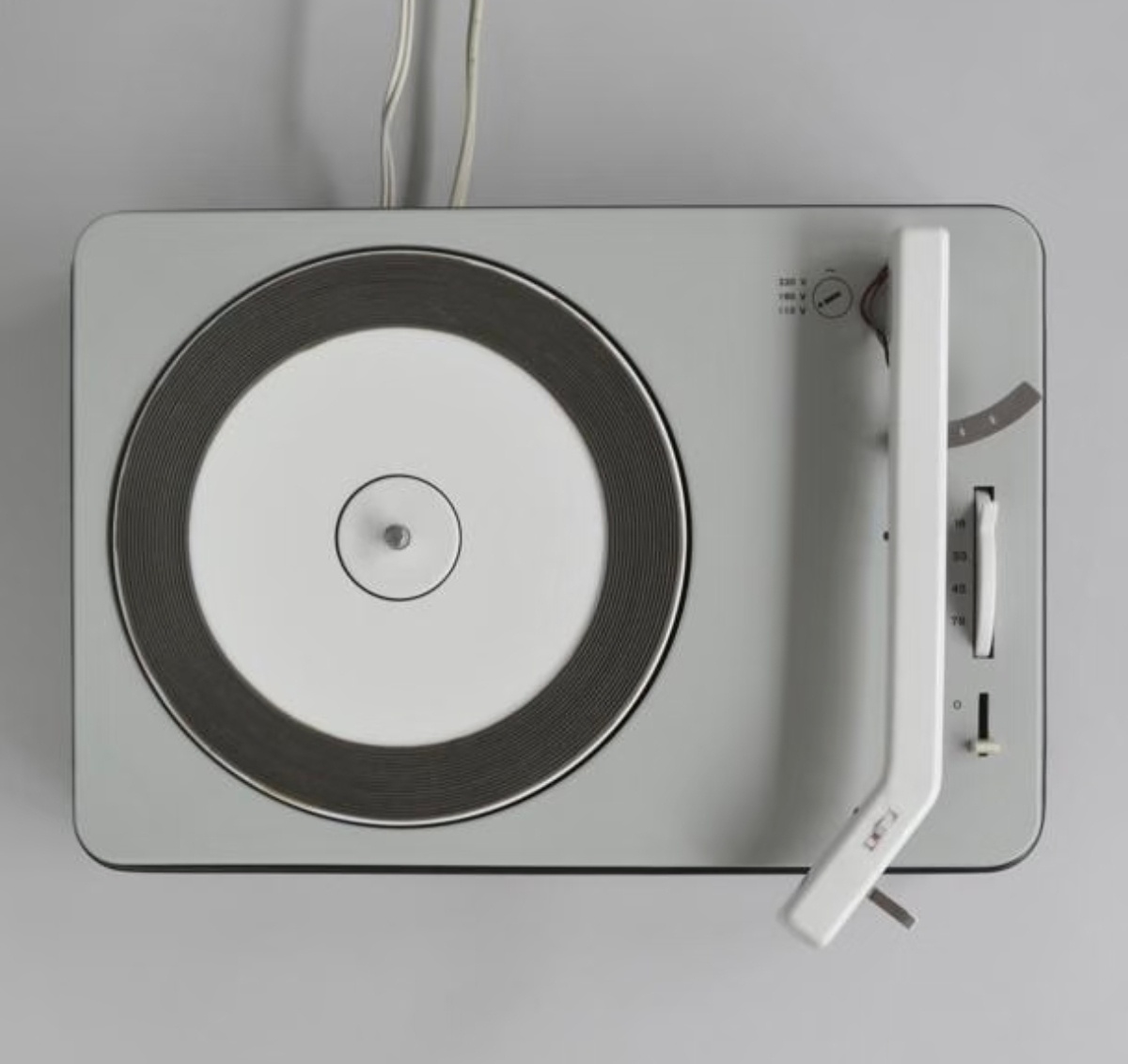 其实这种极简主义/性冷淡工业风最初的发扬光大者是上世纪五六十年代的博朗，我把他们