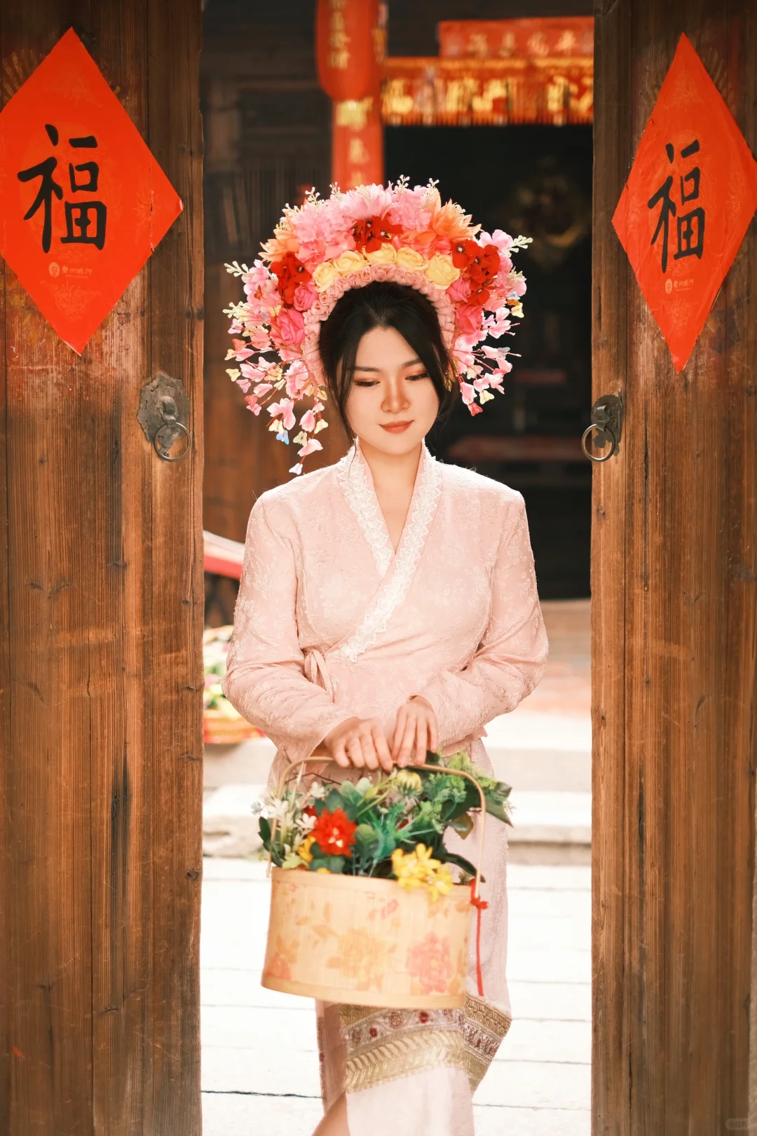 做头上戴花的浔埔女
