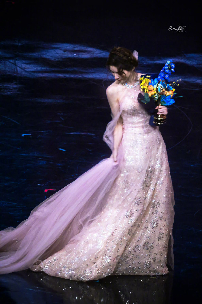 张予曦内场神图啊啊啊啊啊啊啊，也没人告诉我张予曦内场神图这么神啊，是什么大神抓到