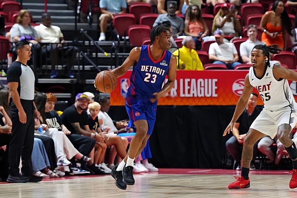 底特律活塞在今年夏天将替补中锋以赛亚·斯图尔特（Isaiah Stewart）送