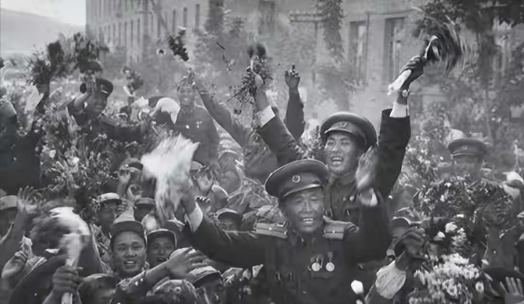 克林顿曾说为打赢朝鲜战争，美国投入将近200万军队，这着实让人意外。大家印象里，