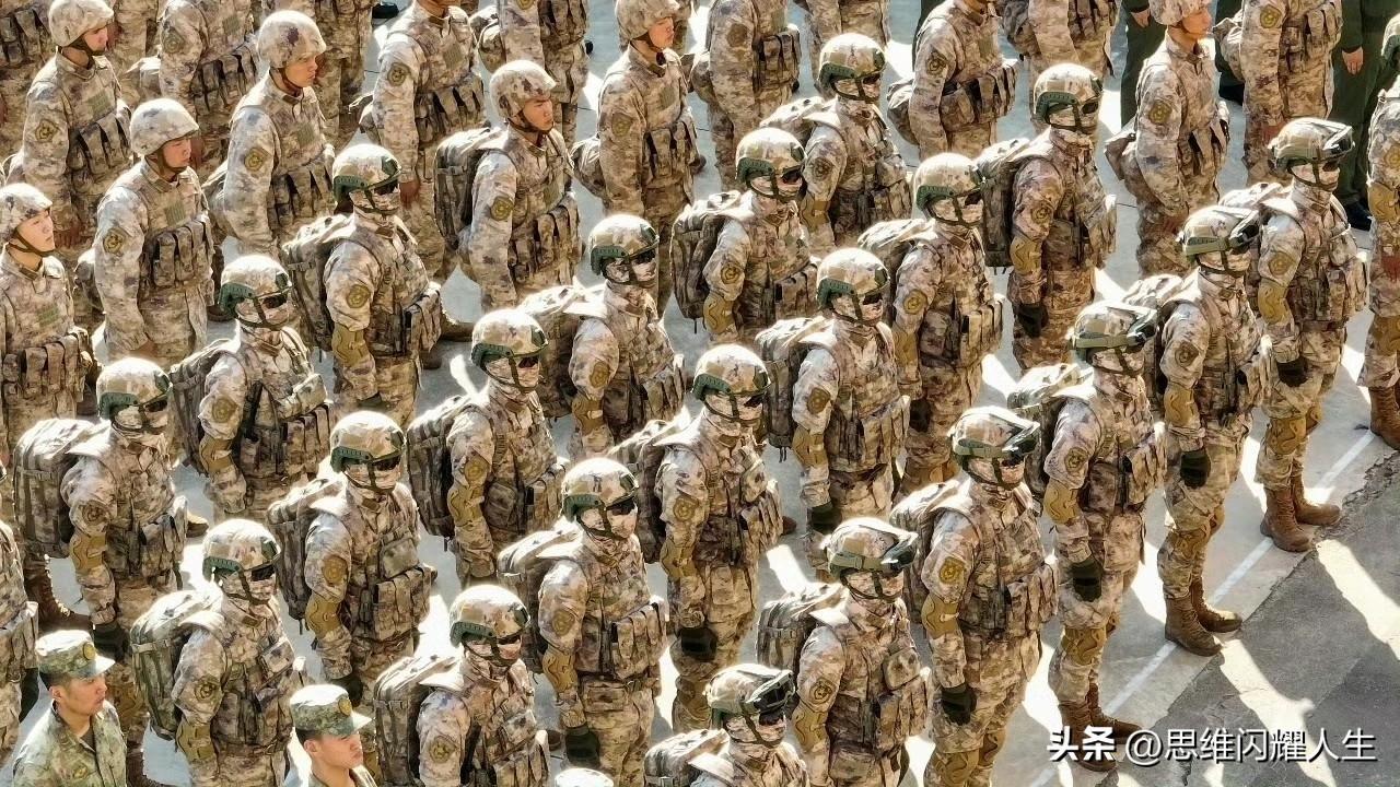 牛X，首见空降兵佩戴集成视觉增强系统（IVAS），这真是精锐中的精锐！[赞][赞
