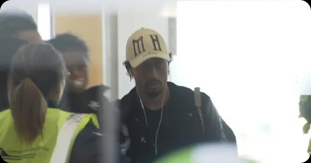 世体：拉菲尼亚将在今天前往马德里为球队加油助威。❤️💙欧冠联赛巴萨马竞vs巴萨