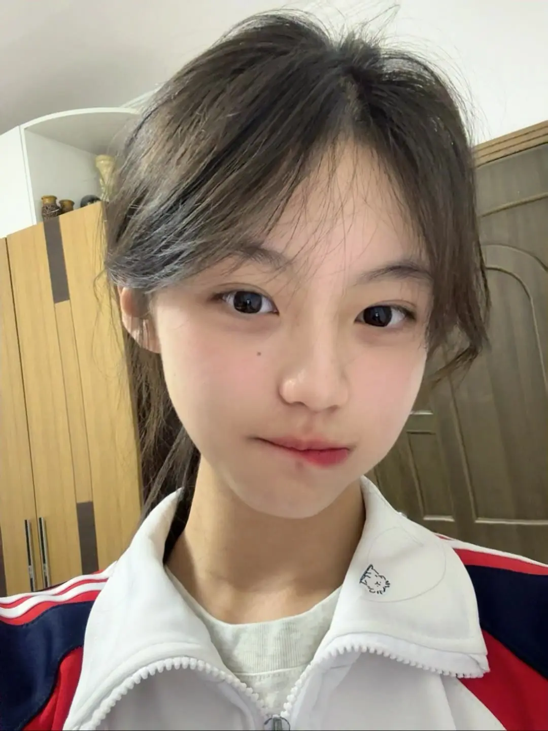 香榭丽舍大街弥漫浪漫气息 女高 女高中生 青纯女高